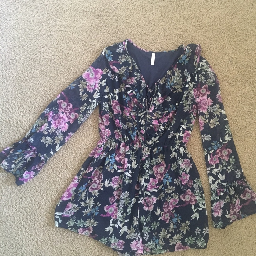 Floral Romper! Size M